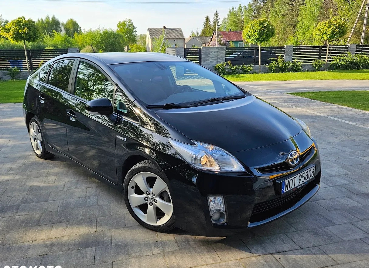 Toyota Prius cena 35800 przebieg: 340000, rok produkcji 2011 z Pionki małe 301
